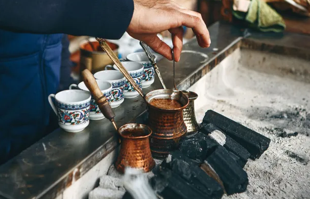 Ini Dia Tradisi Minum Kopi di Berbagai Negara - MPOIN