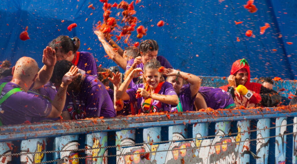 6 Tradisi Unik Dari Berbagai Negara - MPOIN