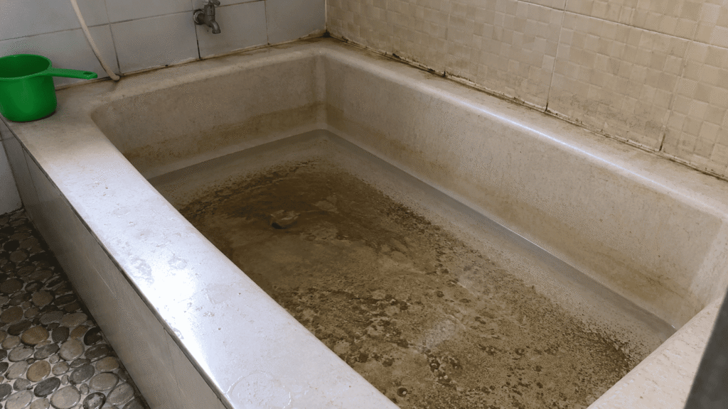 Bak Mandi Cepat Kotor karena Endapan dari Air